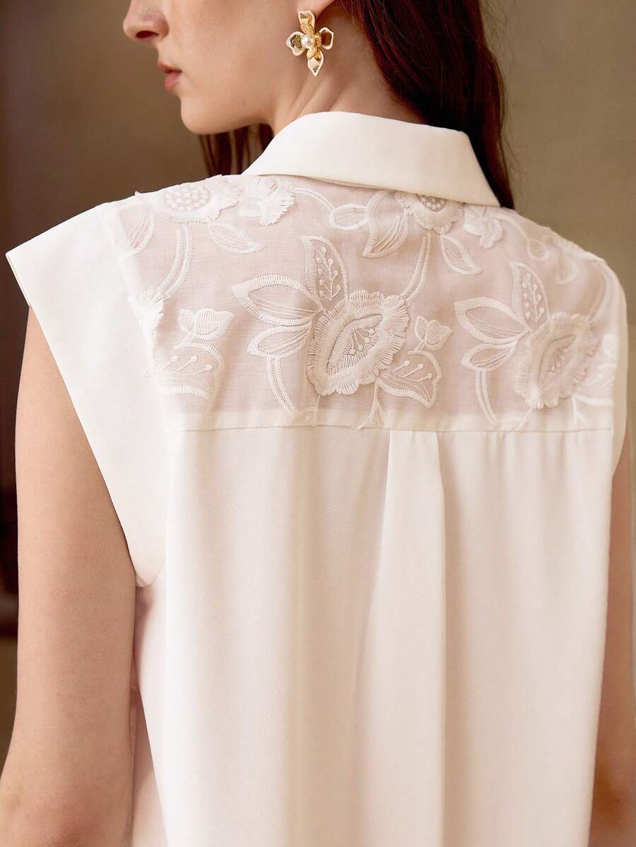 Conjunto Feminino Elegante Bordado com Camisa Sem Mangas e Shorts – Off White