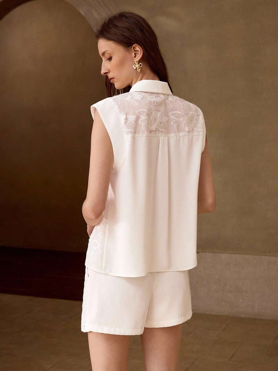 Conjunto Feminino Elegante Bordado com Camisa Sem Mangas e Shorts – Off White