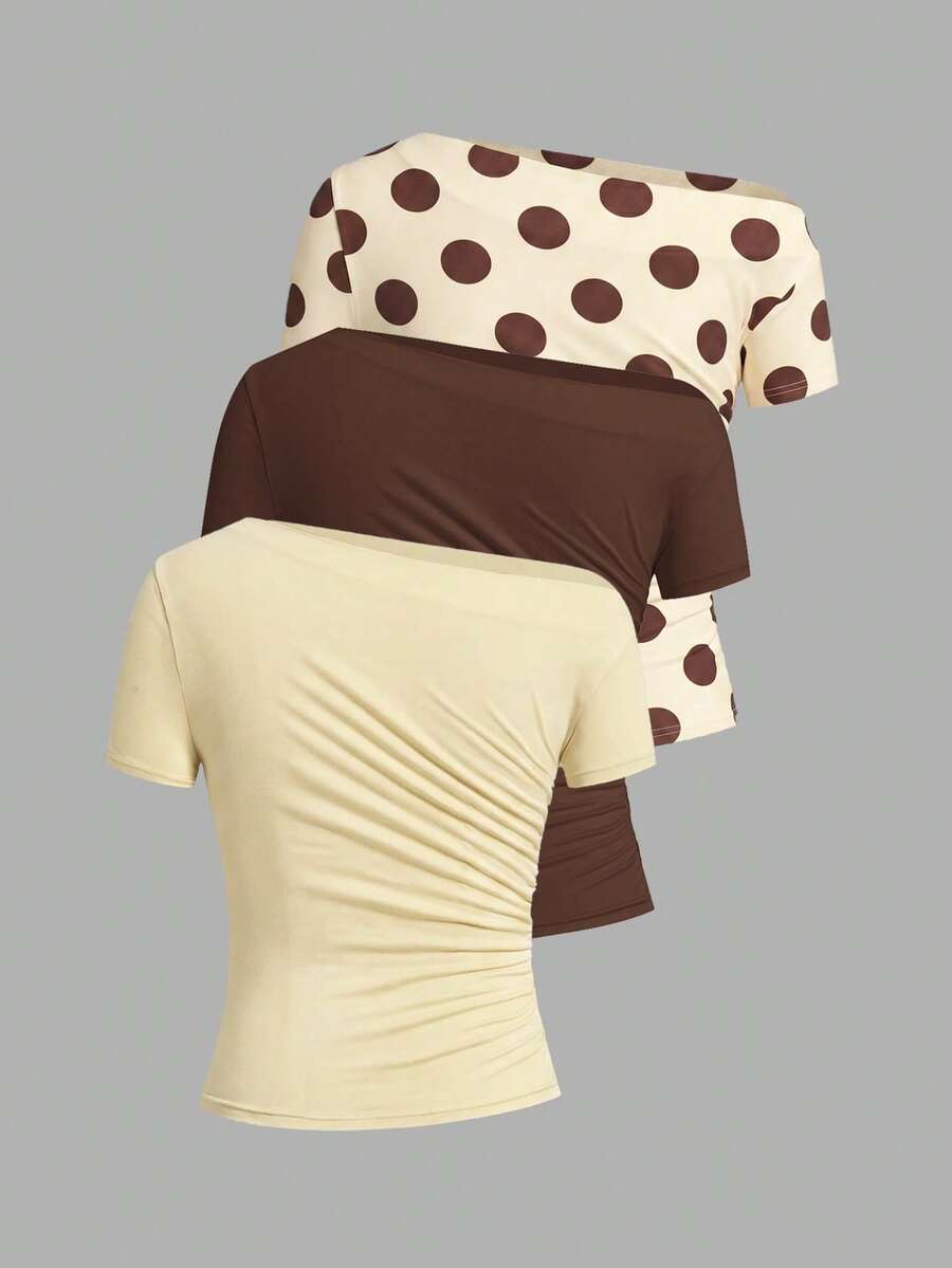 Camiseta Feminina Ajustada - Design Assimétrico e Manga Curta