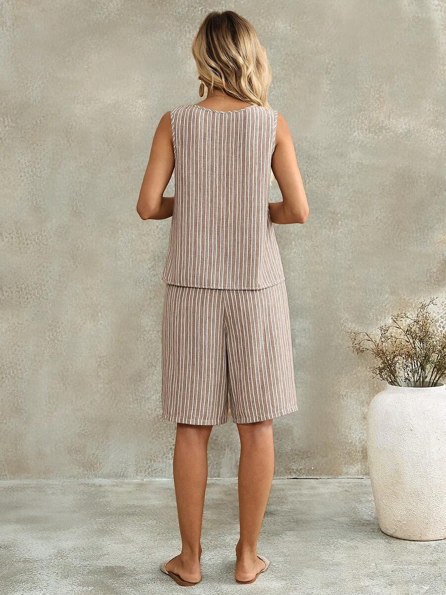 Conjunto Casual Feminino - Regata e Shorts Listrados