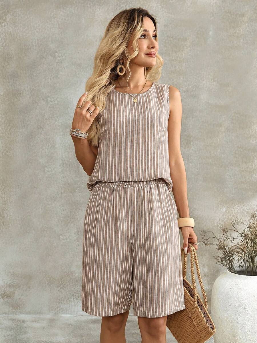 Conjunto Casual Feminino - Regata e Shorts Listrados