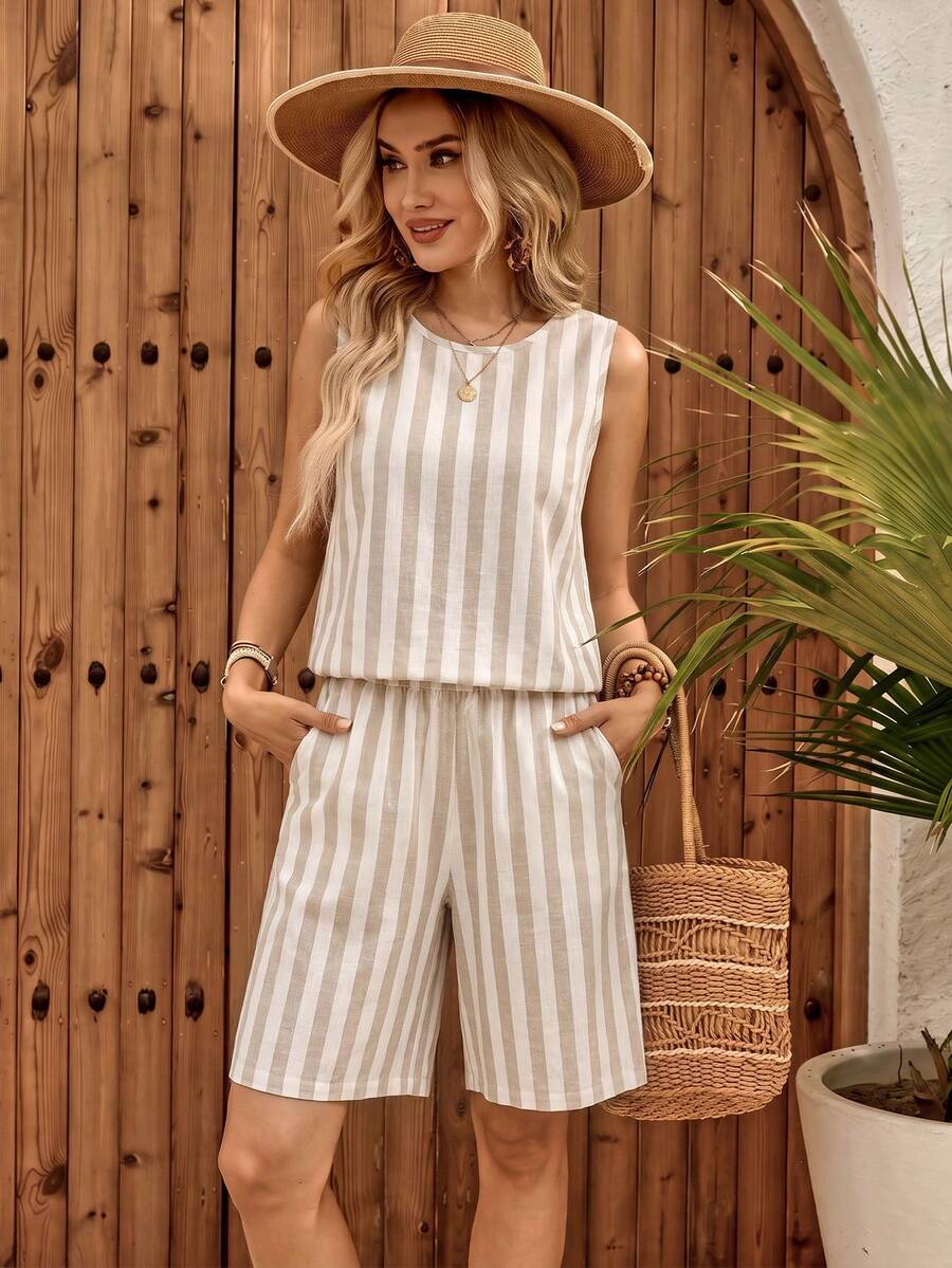 Conjunto Casual Feminino - Regata e Shorts Listrados