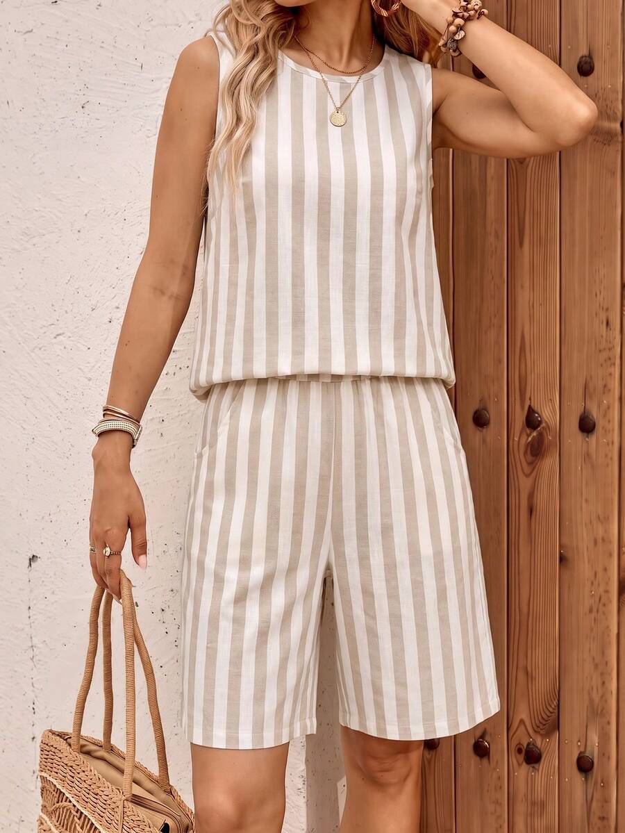 Conjunto Casual Feminino - Regata e Shorts Listrados
