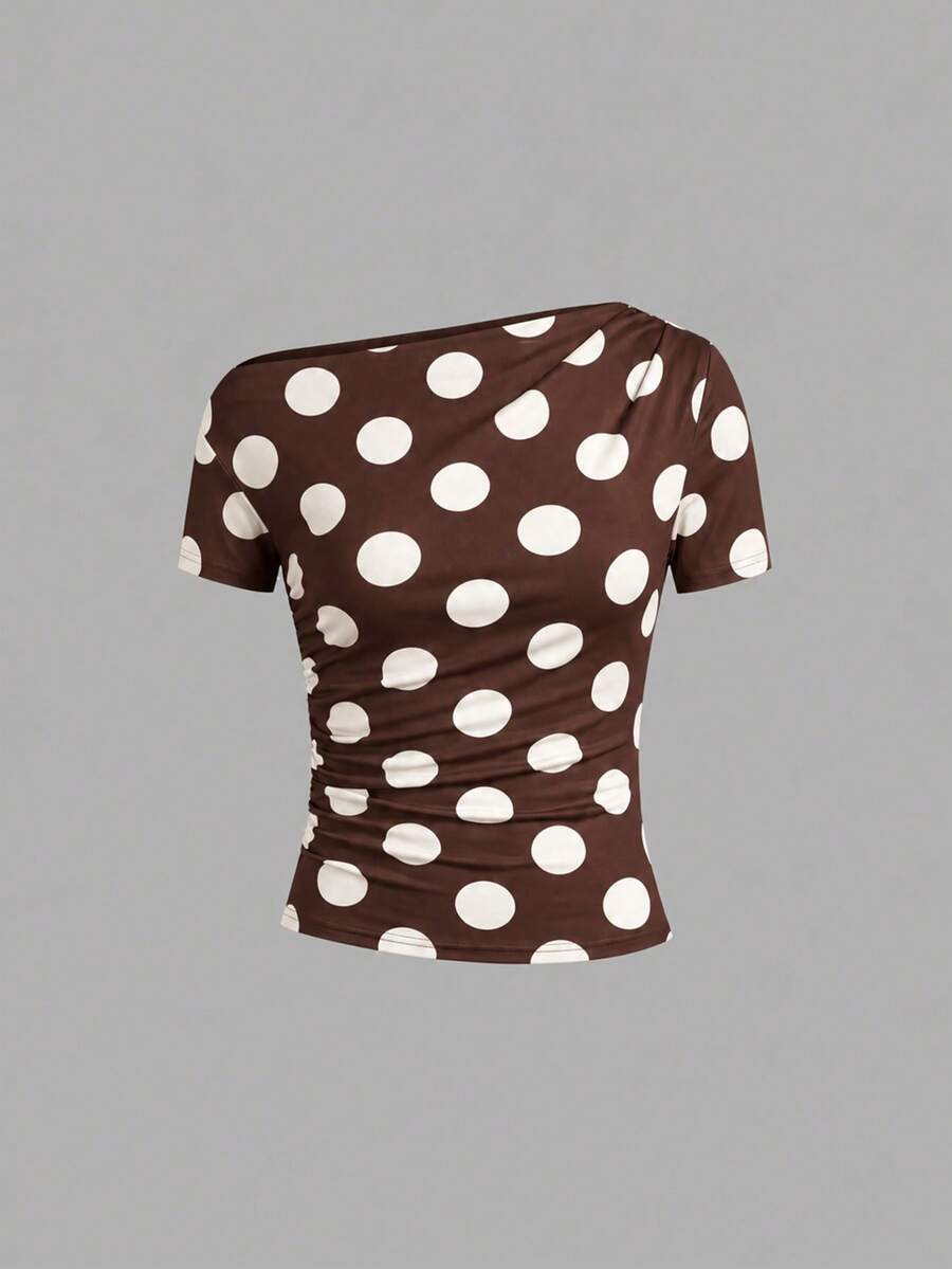 Camiseta Feminina Ajustada - Design Assimétrico e Manga Curta