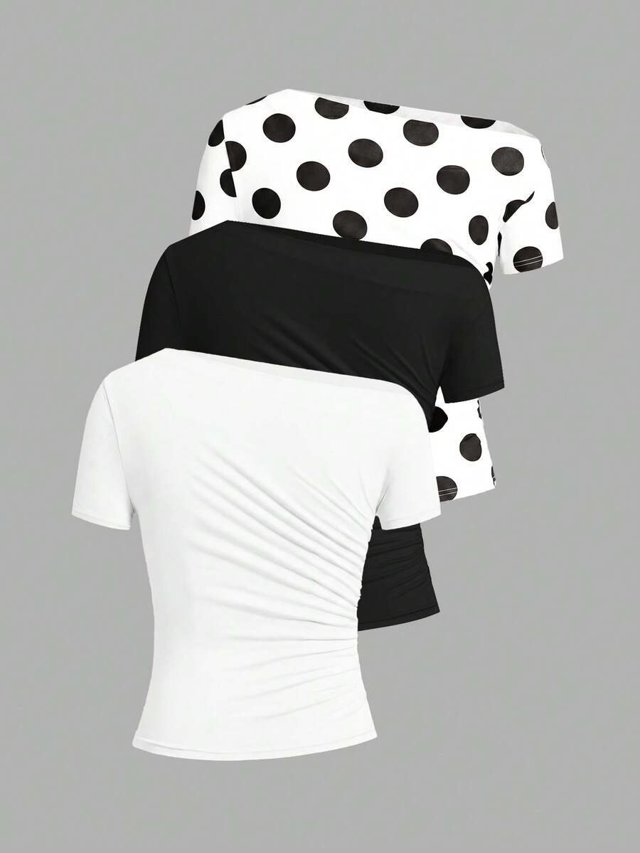 Camiseta Feminina Ajustada - Design Assimétrico e Manga Curta