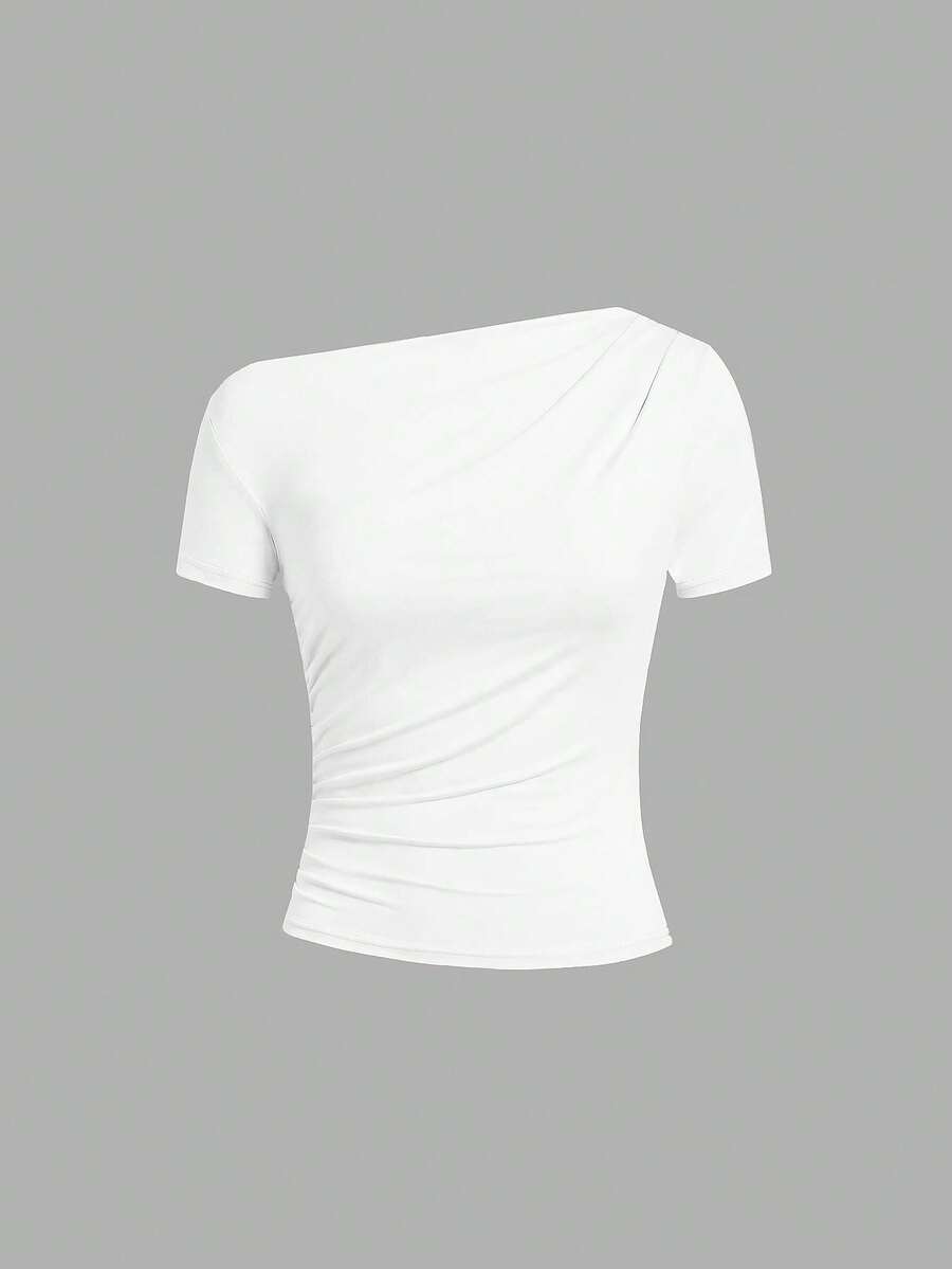 Camiseta Feminina Ajustada - Design Assimétrico e Manga Curta