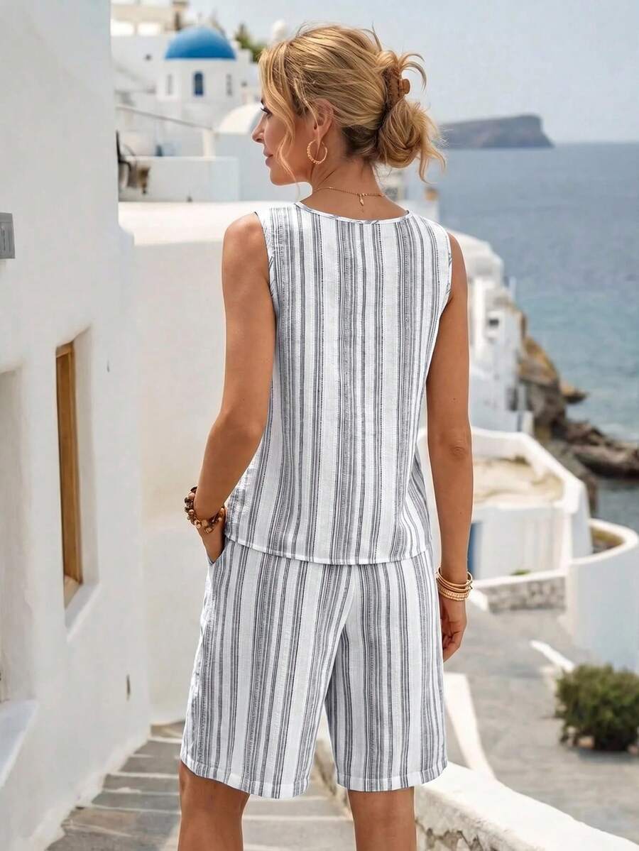 Conjunto Casual Feminino - Regata e Shorts Listrados