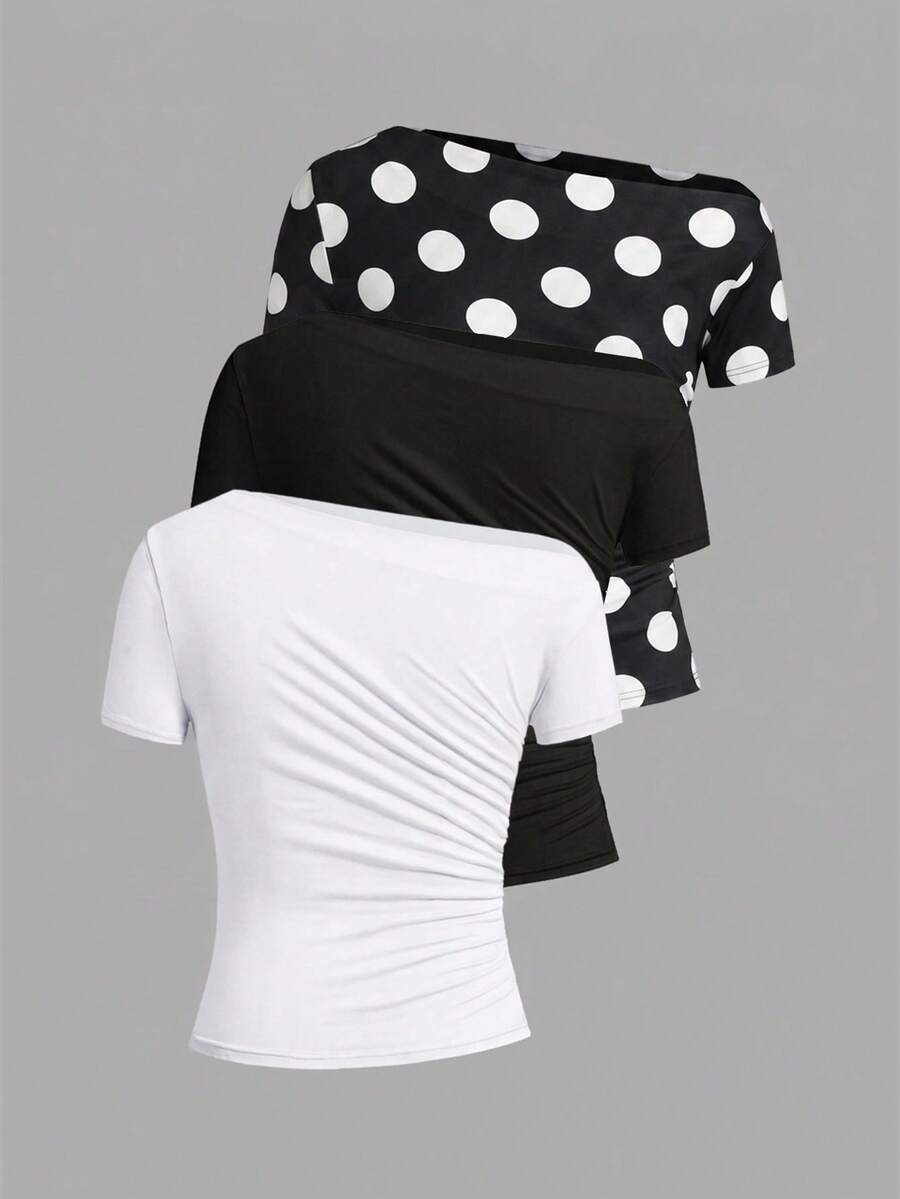 Camiseta Feminina Ajustada - Design Assimétrico e Manga Curta
