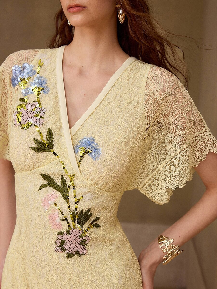 Vestido Midi Casual - Renda Bordada e Decote em V