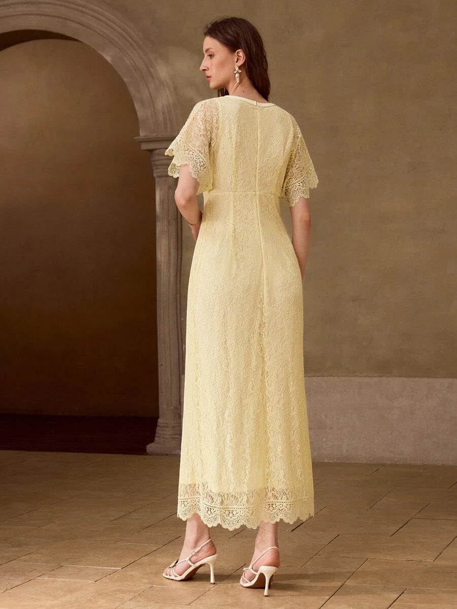 Vestido Midi Casual - Renda Bordada e Decote em V
