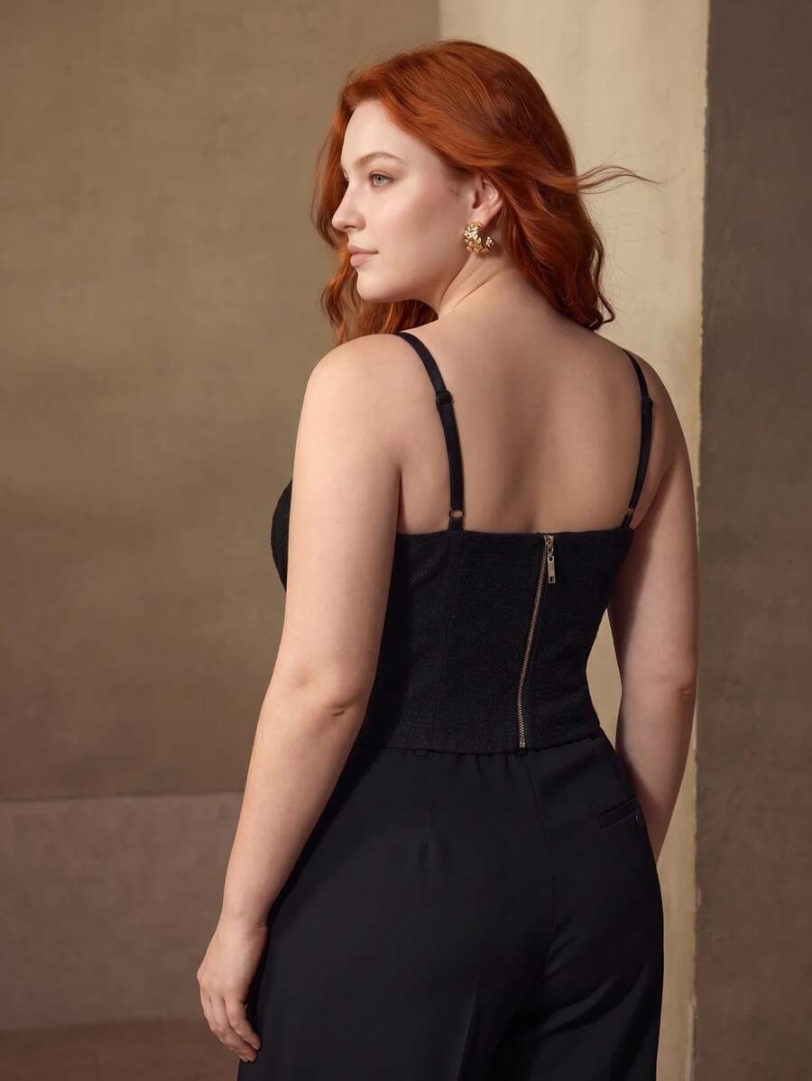 Regata Feminina Plus Size - Veludo Premium com Bordado Elegante