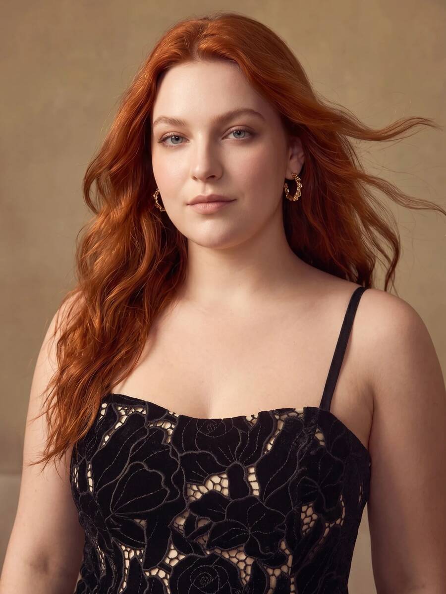Regata Feminina Plus Size - Veludo Premium com Bordado Elegante