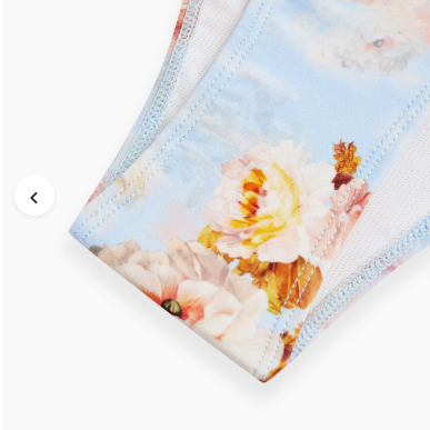 Biquíni feminino floral azul claro com top cortininha e calcinha forrada, tecido leve e respirável