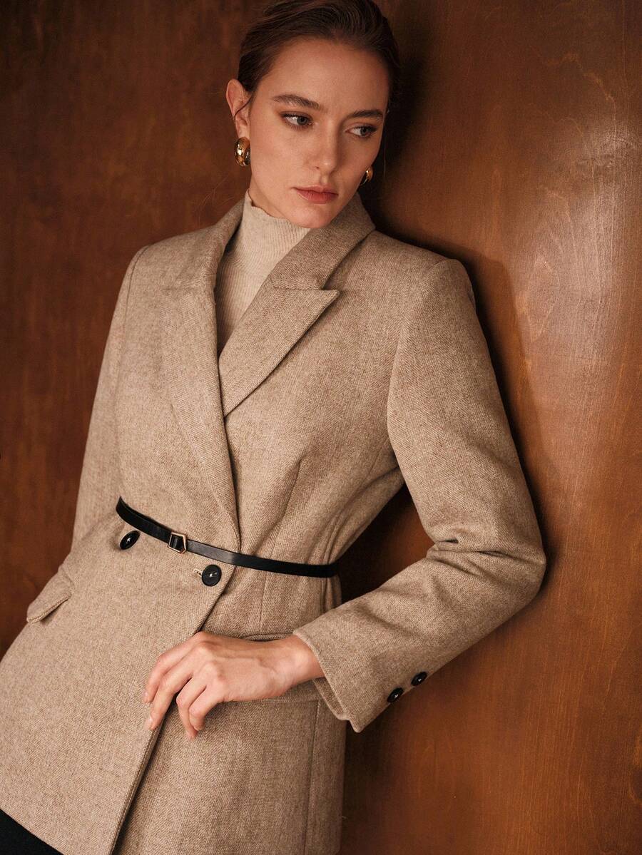 Blazer feminino sofisticado estruturado look escritório elegante