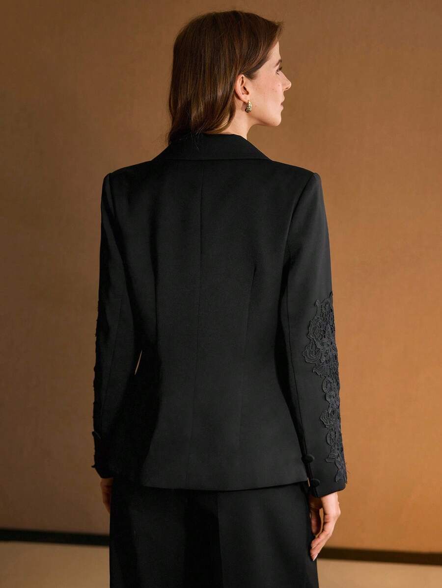Blazer feminino sofisticado preto look noite moderno