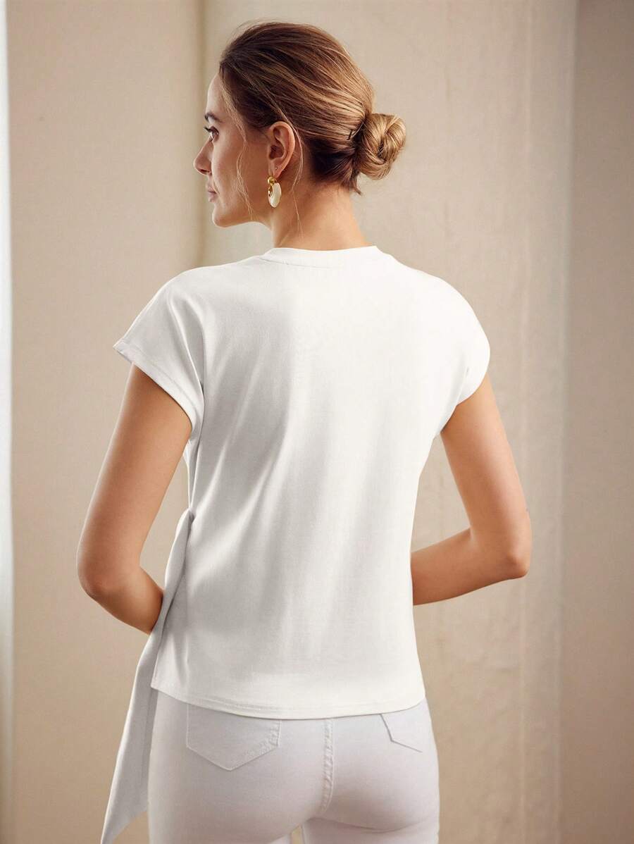 Blusa Branca feminina com detalhe cruzado e faixa alongada