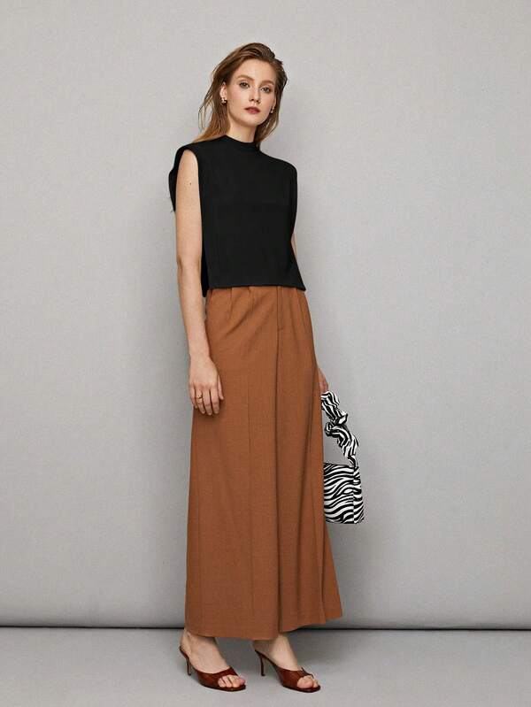 Blusa Cropped Feminina Estruturada com Recorte Lateral - Cores Preto - Branco - Coleção Entre Estações - Boutique do Encanto 