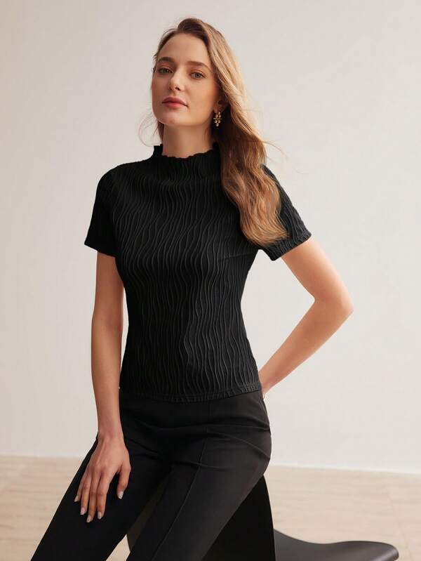 Blusa Feminina Branco - Preto - OffWhite -Manga Curta -Texturizado Slim Fit – Coleção Entre Estações | Boutique do Encanto