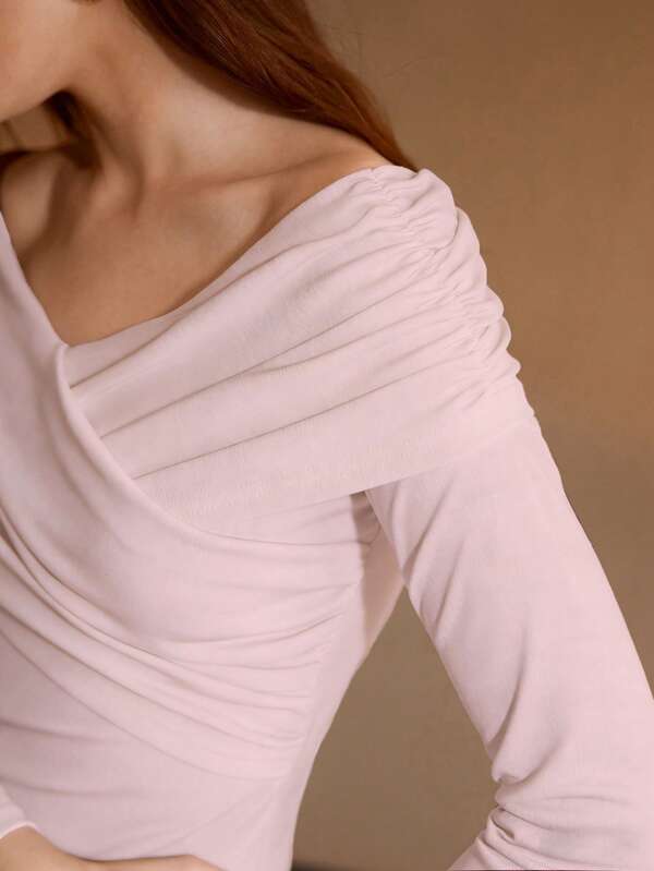 Blusa Feminina Ombro a Ombro Cruzada na Frente Slim Manga Longa Cor Preto Branco Claret Rose  Coleção Entre Estações - Boutique do Encanto 