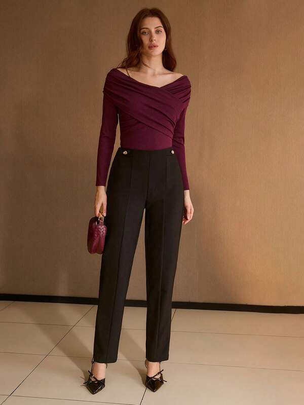 Blusa Feminina Ombro a Ombro Cruzada na Frente Slim Manga Longa Cor Preto Branco Claret Rose  Coleção Entre Estações - Boutique do Encanto 