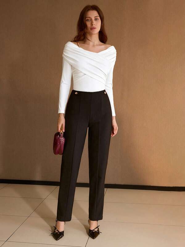 Blusa Feminina Ombro a Ombro Cruzada na Frente Slim Manga Longa Cor Preto Branco Claret Rose  Coleção Entre Estações - Boutique do Encanto 