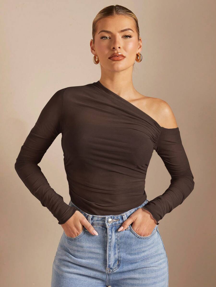 Blusa Feminina Ombro Único Marrom – Manga Longa Franzido Assimétrico Slim