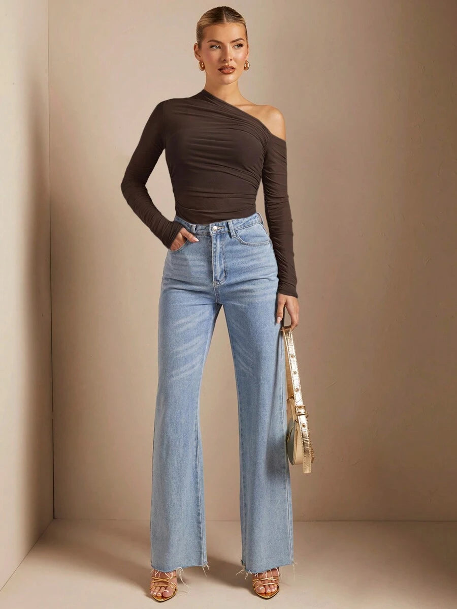 Blusa Feminina Ombro Único Marrom – Manga Longa Franzido Assimétrico Slim | Boutque do Encanto 