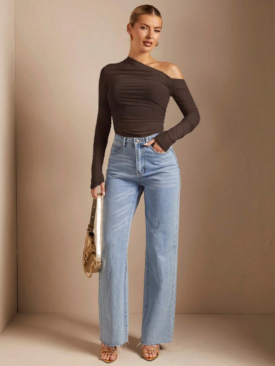 Blusa Feminina Ombro Único Marrom – Manga Longa Franzido Assimétrico Slim | Boutque do Encanto 