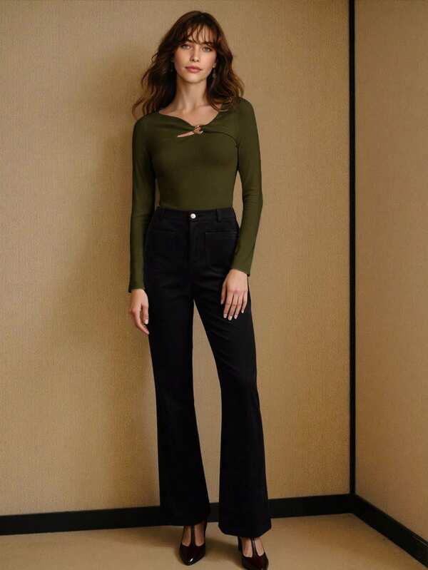 Blusa Femonina Manga Longa Detalhe fivela no Decote - Cores Preto - Verde Militar - Marrom -Rose - Nude - Slim -Coleção Outono - Inverno 2026 -Boutique do Encanto