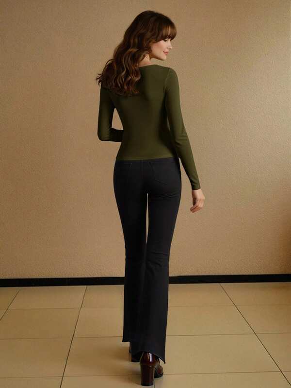 Blusa Femonina Manga Longa Detalhe fivela no Decote - Cores Preto - Verde Militar - Marrom -Rose - Nude - Slim -Coleção Outono - Inverno 2026 -Boutique do Encanto