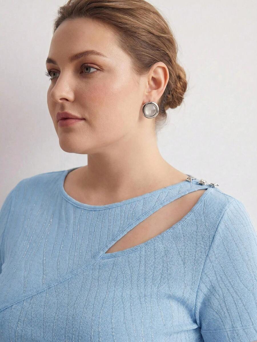 Blusa Plus Size azul com fibras metalizadas e manga curta