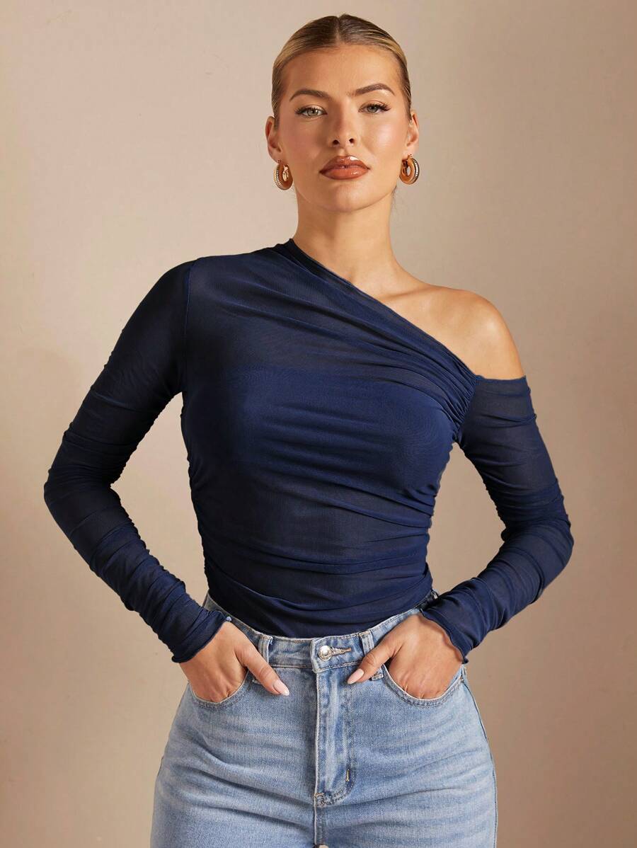Blusa assimétrica azul feminina com franzido frontal