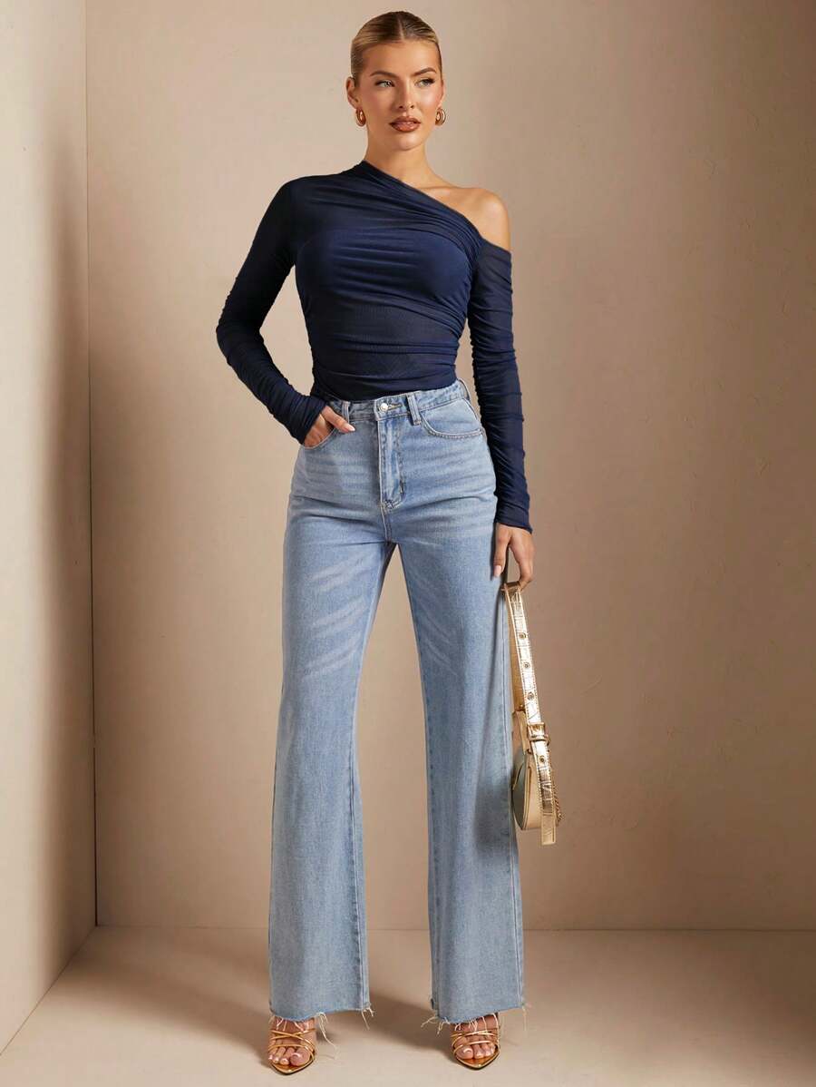 Blusa assimétrica azul feminina com franzido frontal