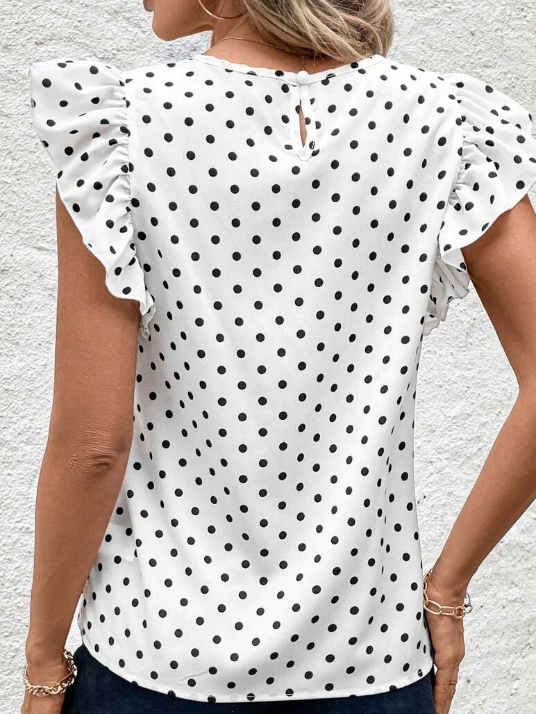 Blusa branca feminina com estampa poá e manga curta esvoaçante