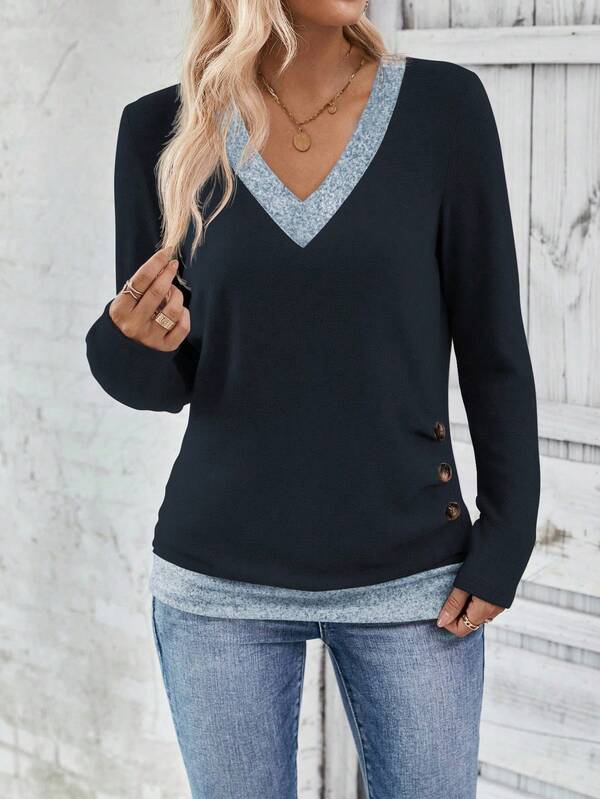 Blusa em Malha Premium Decote V Contrastante Feminina – Essenciais Urbanos