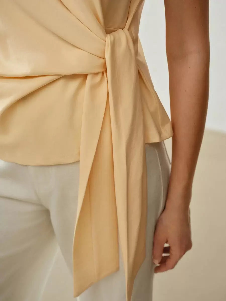 Blusa feminina Baunilha Dourada em algodão com torcido e faixa lateral – Boutique do Encanto