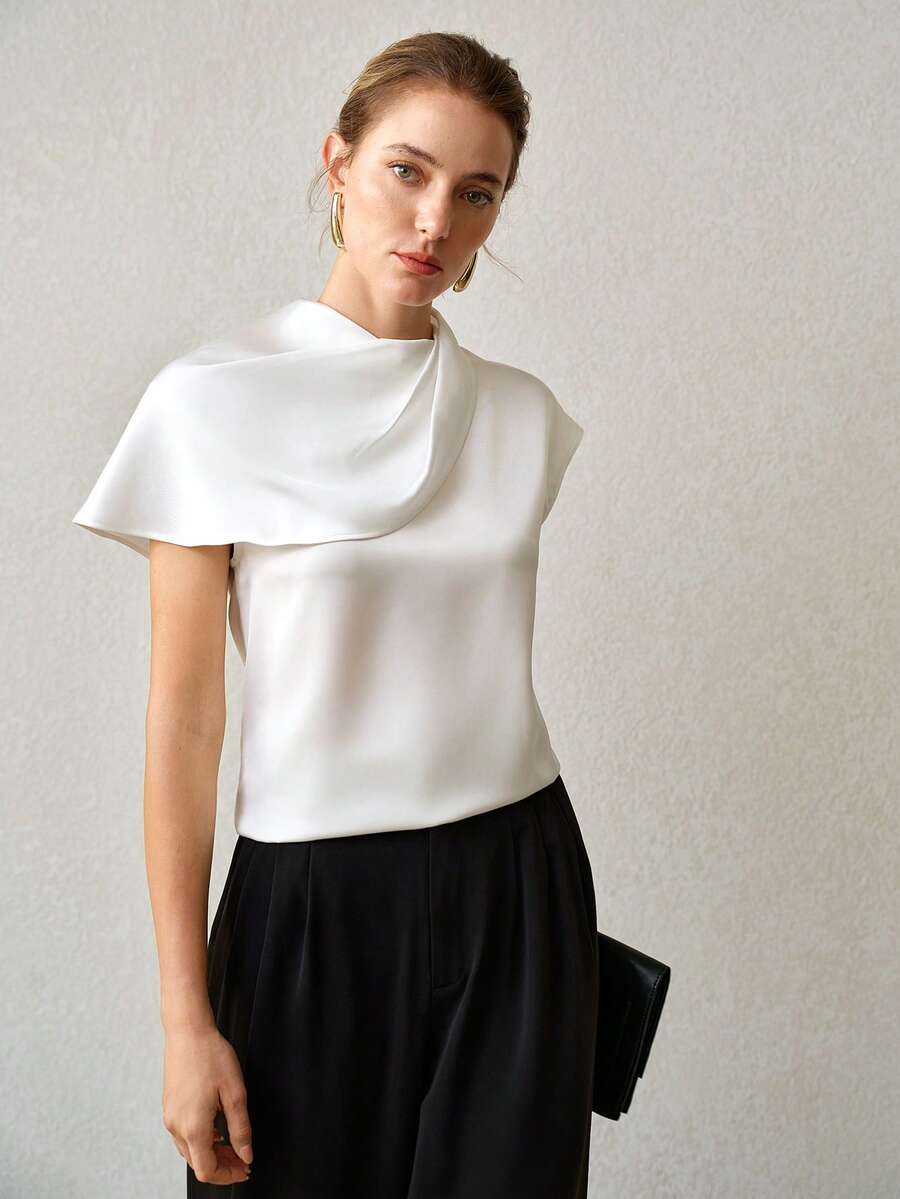 Blusa feminina Off White elegante combinada com calça preta