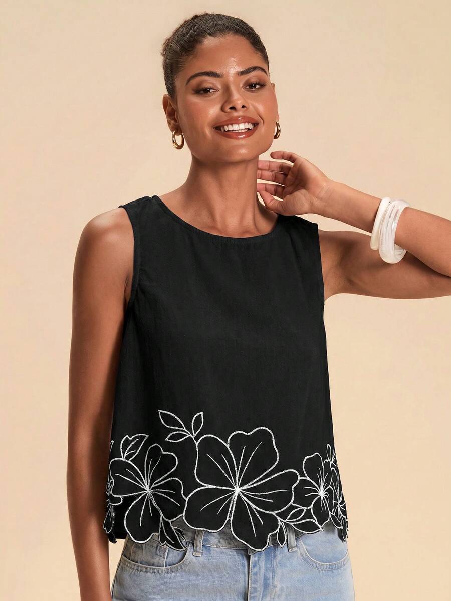 Blusa feminina Preta para verão com bordado floral e acabamento decorativo