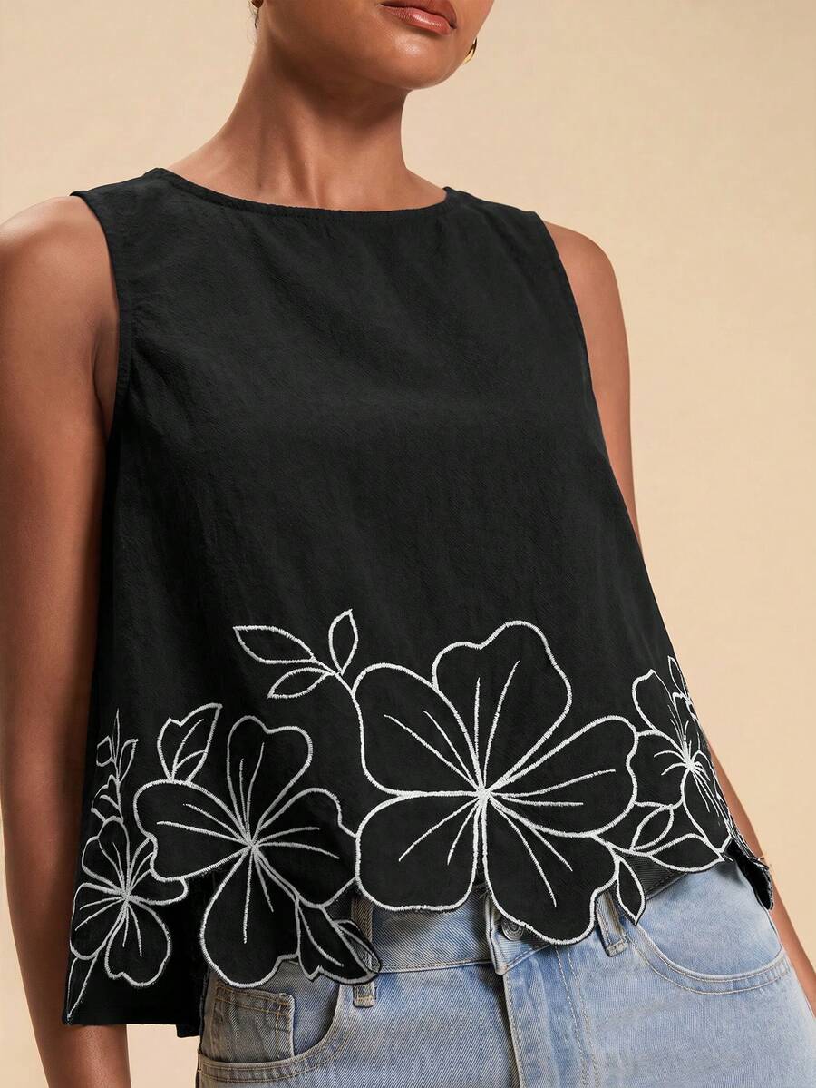 Blusa feminina Preta para verão com bordado floral e acabamento 