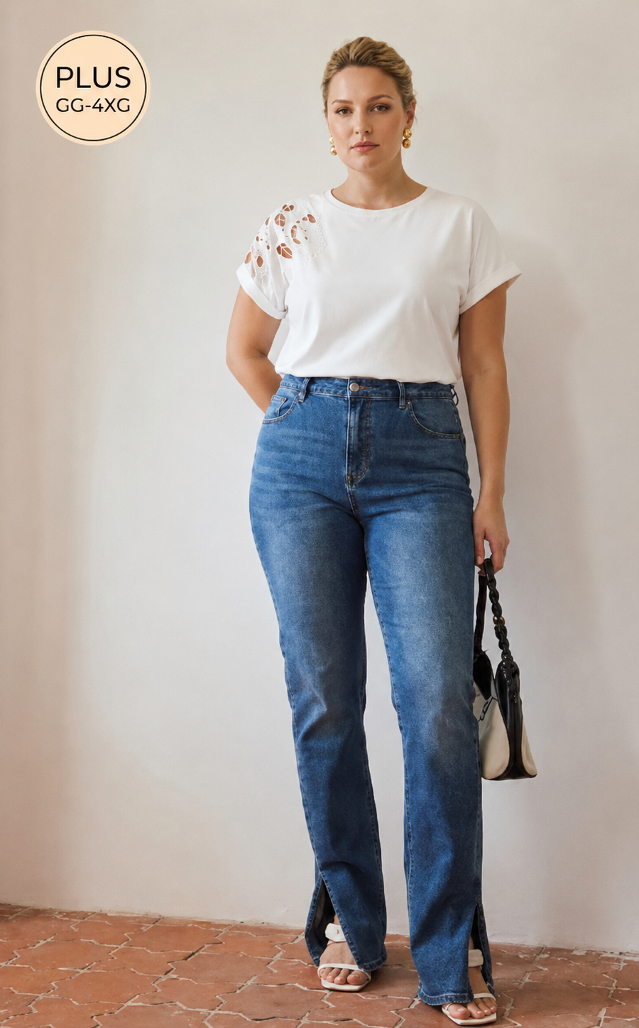 Blusa feminina branca de algodão com bordado floral vazado no ombro plus size 