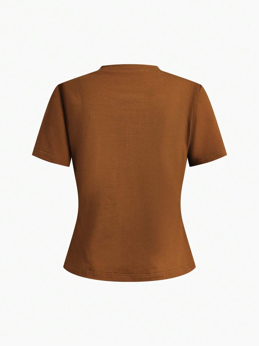 Blusa feminina castanha de algodão com bordado floral e paetês