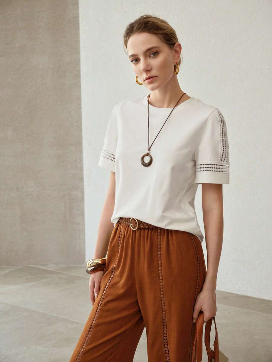 Blusa feminina em malha de algodão com elastano off white , caimento confortável e comprimento regular