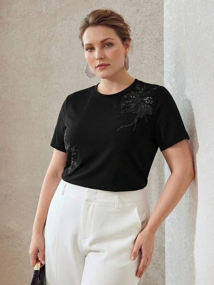 Blusa feminina preta 94% algodão com aplicação floral em paetês – Boutique do Encanto