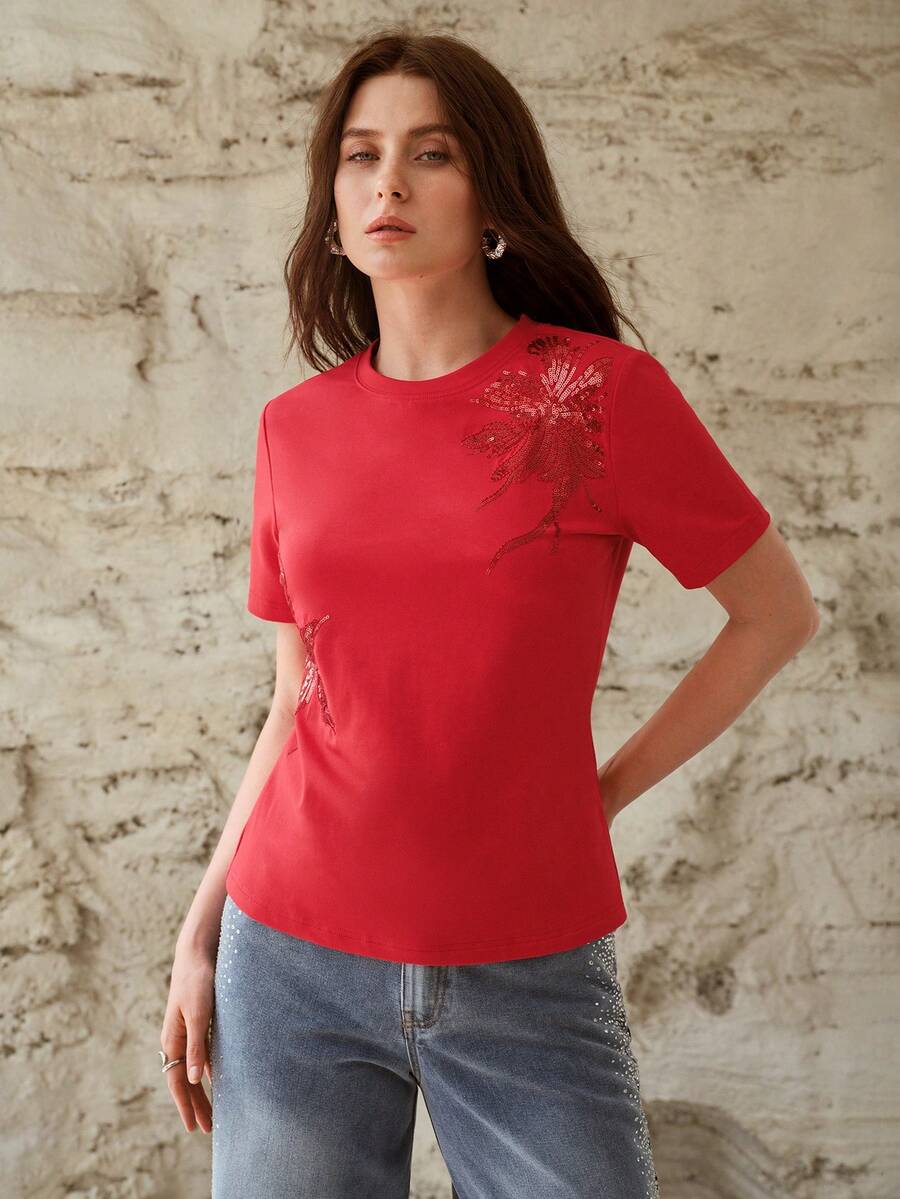 Blusa feminina vermelha em algodão com aplicação floral em paetês