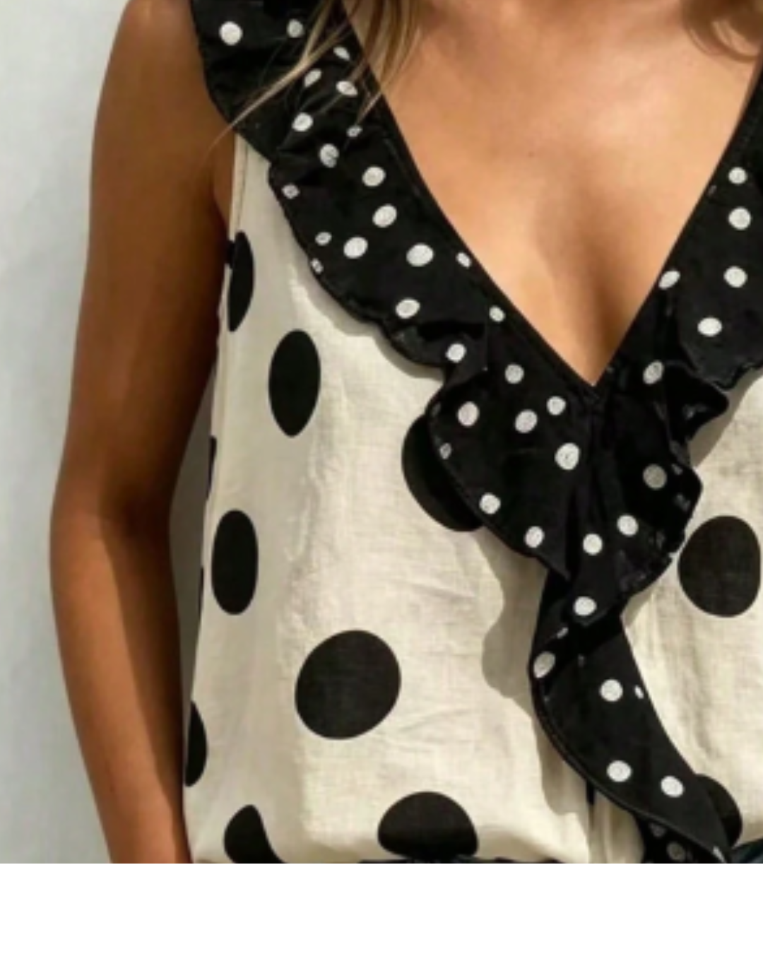 Blusa poá feminina Off White e preto para looks casuais de verão