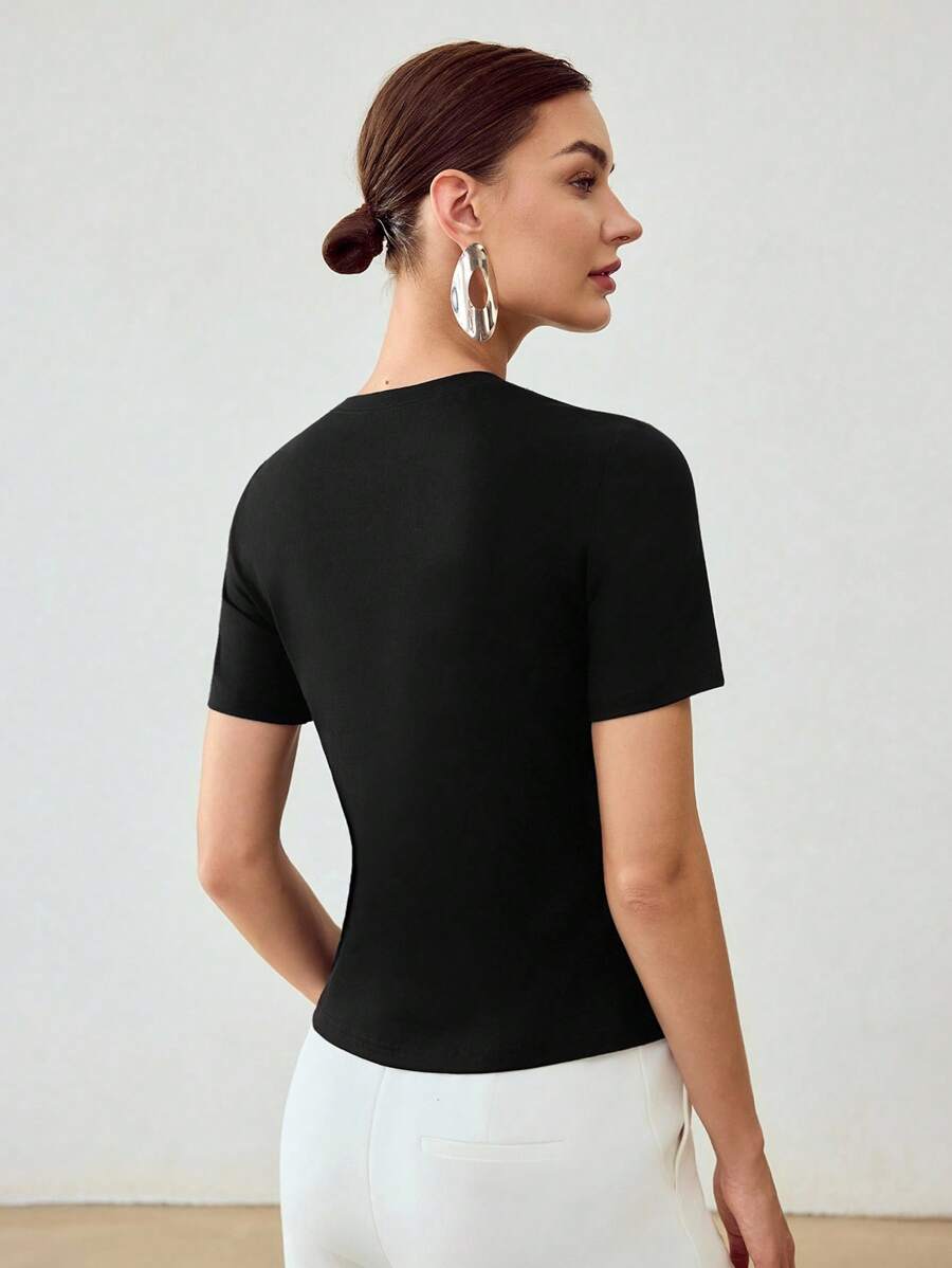 Blusa  preta com aplicação floral em paetês GG ao 4XG Boutique do Encanto 