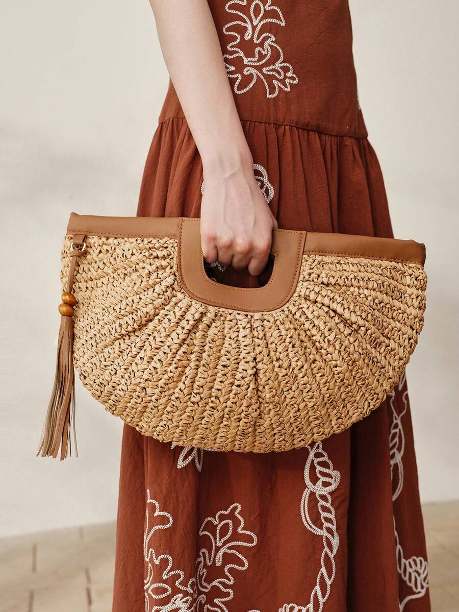 Bolsa feminina bege semicircular em trama natural com franjas – Boutique do Encanto