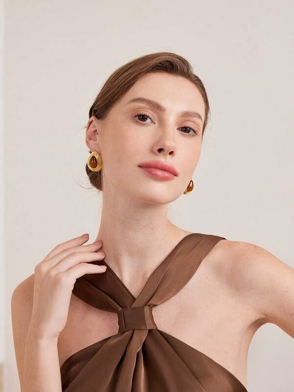 Brinco Feminino Aço Inox Banhado a Ouro 18K com Pedra Olho de Tigre – Design Geométrico Luxo