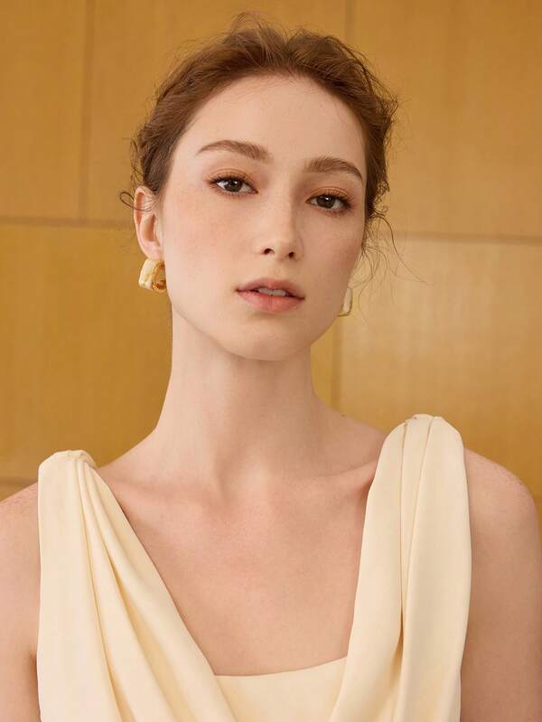 Brinco Fminino de Resina Geométrico Aço Inox Banhado a Ouro 18 K - Semi Joia Fashion Premium - Boutique do Encanto Brincos