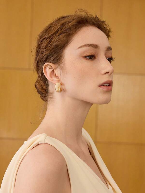 Brinco Fminino de Resina Geométrico Aço Inox Banhado a Ouro 18 K - Semi Joia Fashion Premium - Boutique do Encanto Brincos